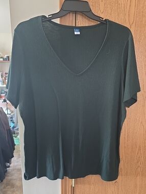 Old Navy Deep Green V-Neck Ribbed Short Sleeve Tee